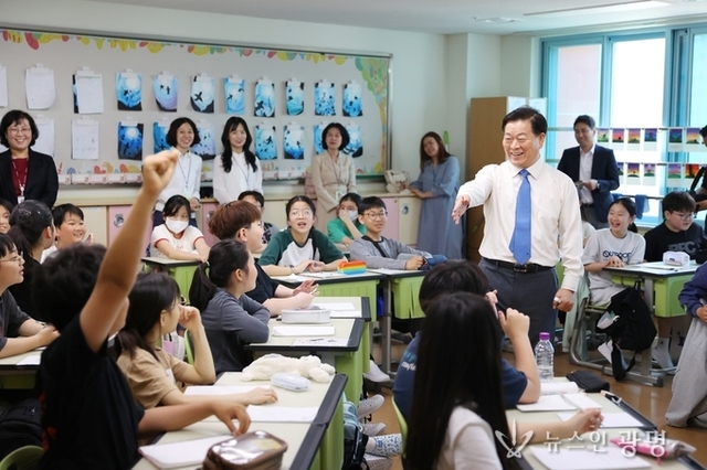 박승원 시장, 스승의 날 맞아 광명광덕초등학교‘1일 명예 교사’로 진로 특강